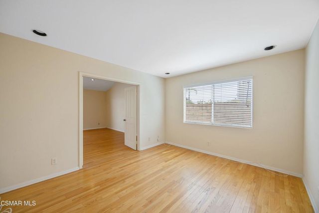 5490 Wembly Avenue, Oak Park, CA 91377