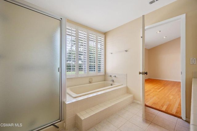 5490 Wembly Avenue, Oak Park, CA 91377