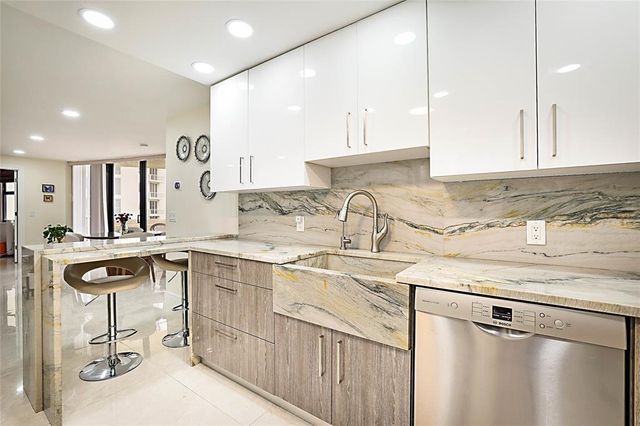 2800 N OCEAN Drive B-9A, Riviera Beach, FL 33404