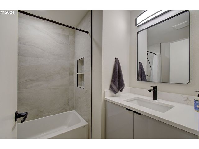 1611 Ne 113TH St, Vancouver, WA 98686