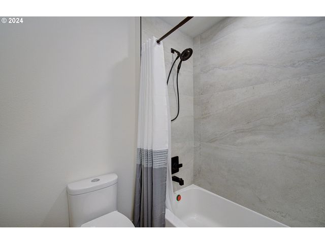 1611 Ne 113TH St, Vancouver, WA 98686
