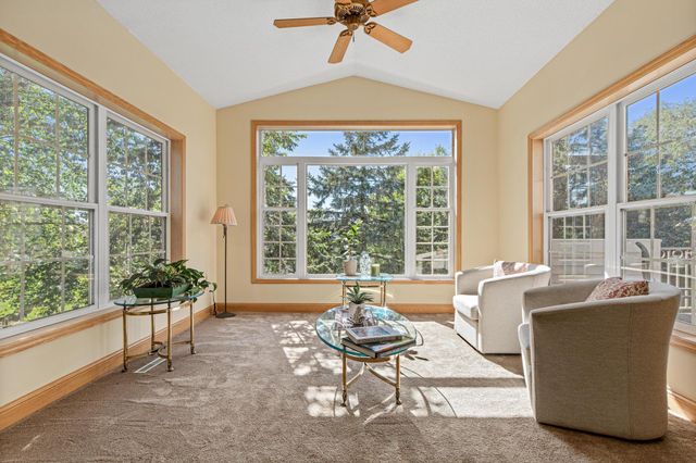408 Holly Lane N, Oakdale, MN 55128
