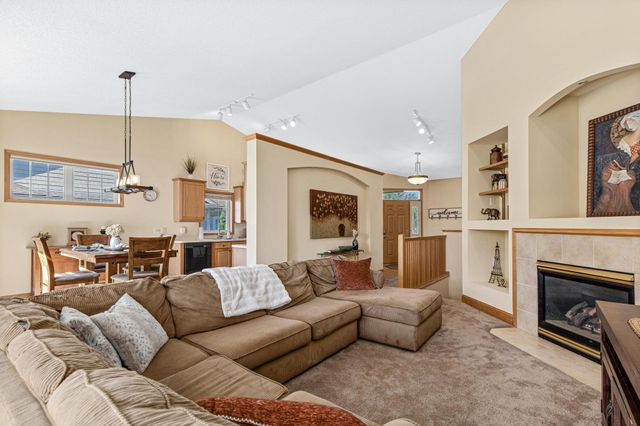408 Holly Lane N, Oakdale, MN 55128