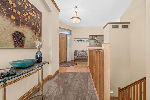 408 Holly Lane N, Oakdale, MN 55128