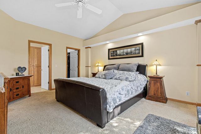 408 Holly Lane N, Oakdale, MN 55128