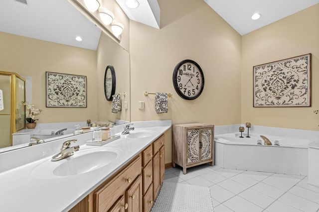 408 Holly Lane N, Oakdale, MN 55128