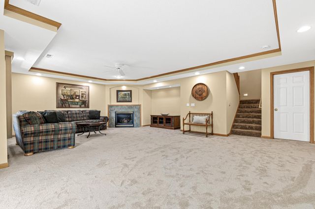 408 Holly Lane N, Oakdale, MN 55128