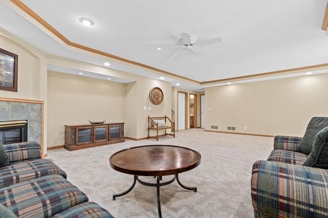 408 Holly Lane N, Oakdale, MN 55128