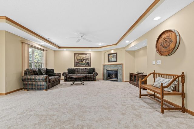 408 Holly Lane N, Oakdale, MN 55128