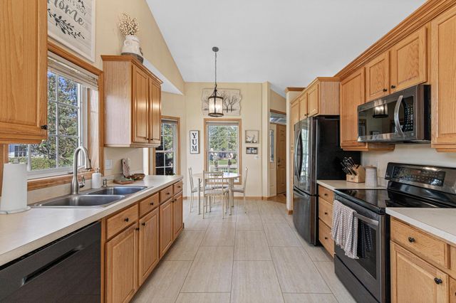 408 Holly Lane N, Oakdale, MN 55128
