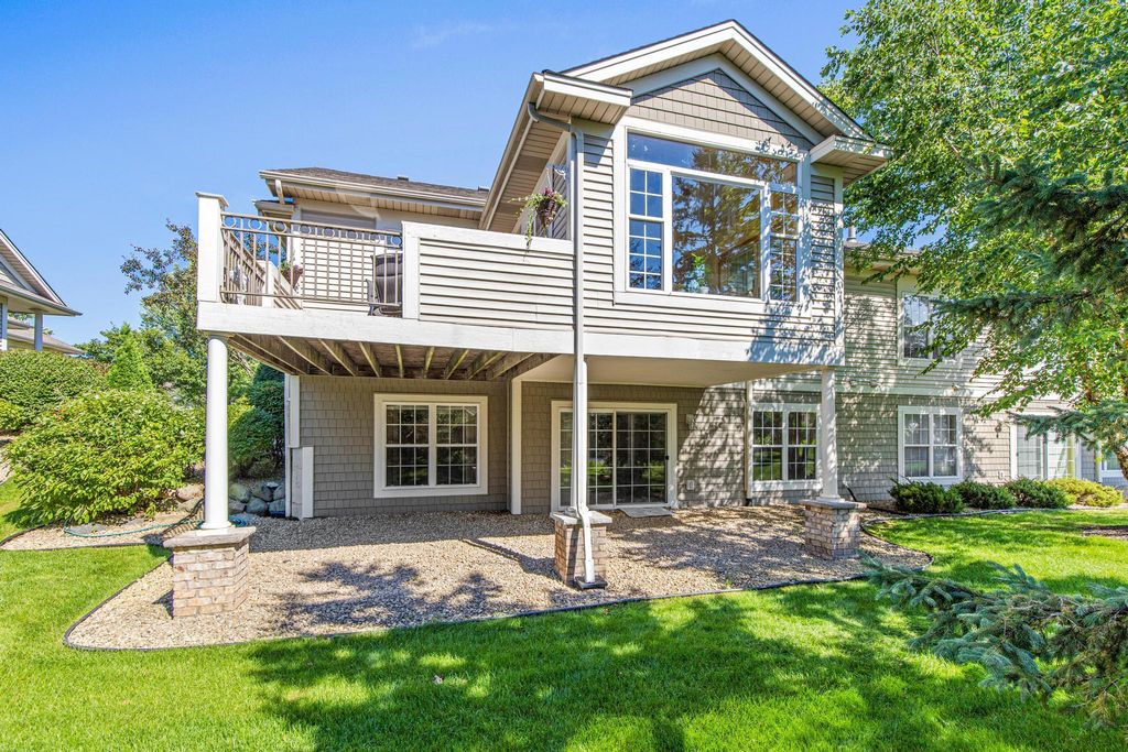 408 Holly Lane N, Oakdale, MN 55128