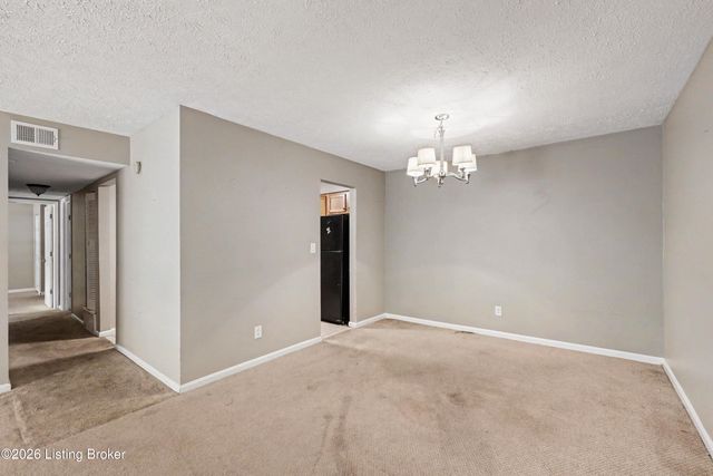 300 La Fontenay Ct, Louisville, KY 40223