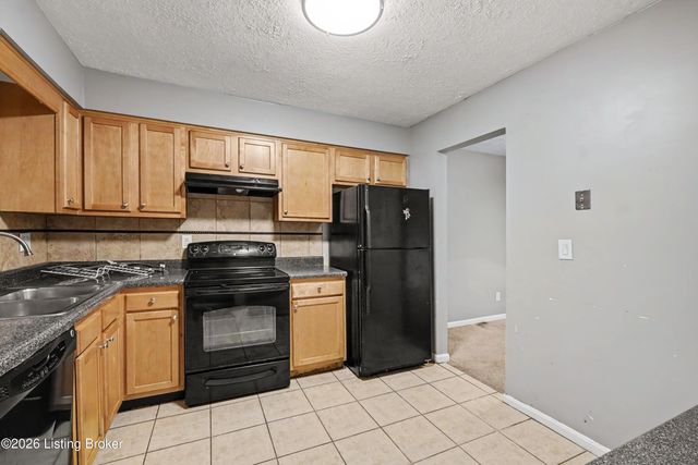 300 La Fontenay Ct, Louisville, KY 40223