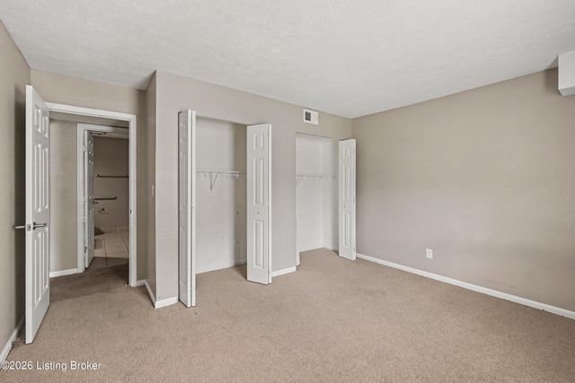300 La Fontenay Ct, Louisville, KY 40223