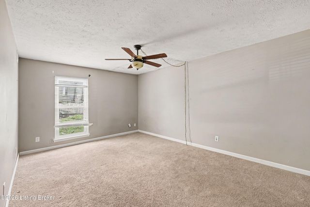 300 La Fontenay Ct, Louisville, KY 40223