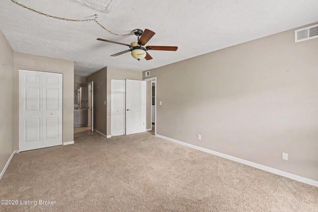 300 La Fontenay Ct, Louisville, KY 40223