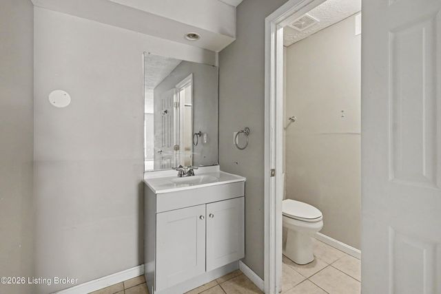 300 La Fontenay Ct, Louisville, KY 40223
