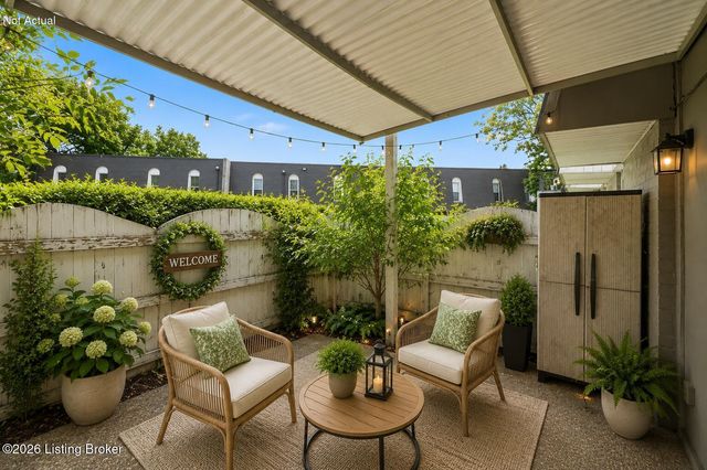 300 La Fontenay Ct, Louisville, KY 40223