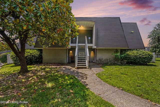 300 La Fontenay Ct, Louisville, KY 40223