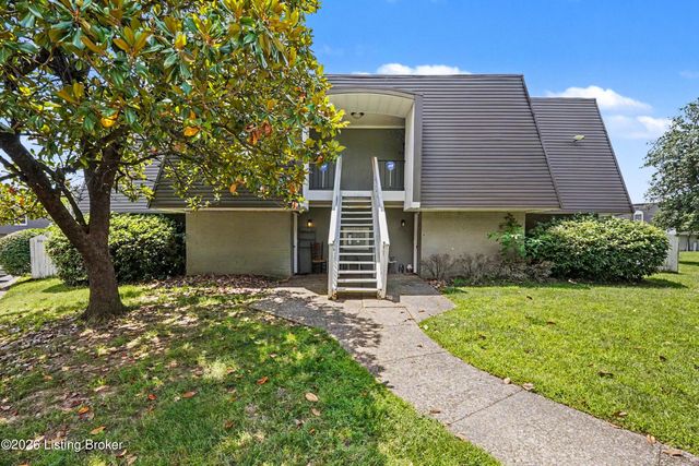 300 La Fontenay Ct, Louisville, KY 40223