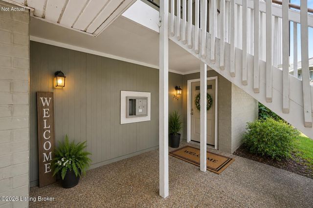 300 La Fontenay Ct, Louisville, KY 40223