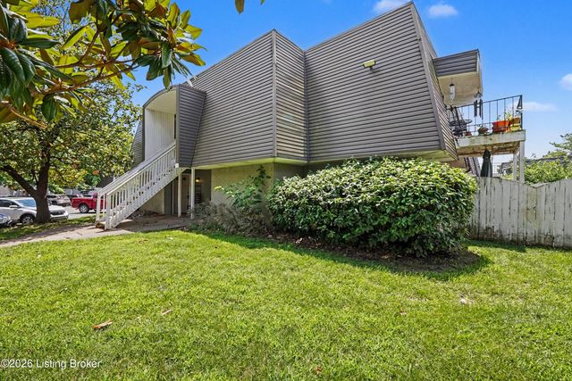 300 La Fontenay Ct, Louisville, KY 40223