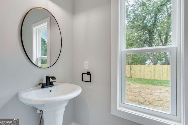 44 Bond Street, Royston, GA 30662