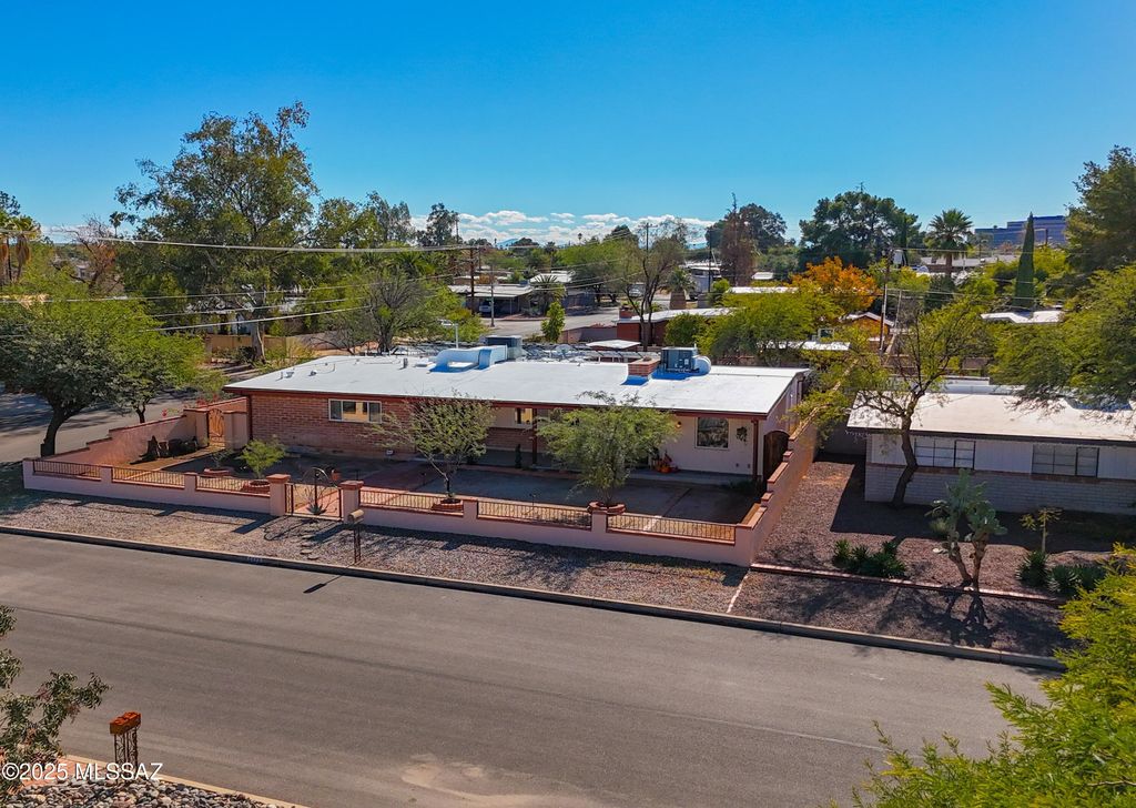 5272 E 4th Street, Tucson, AZ 85711