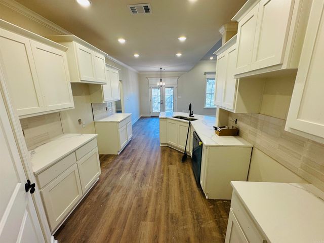 517 Forest Oak Cove, Jacksonville, AR 72076