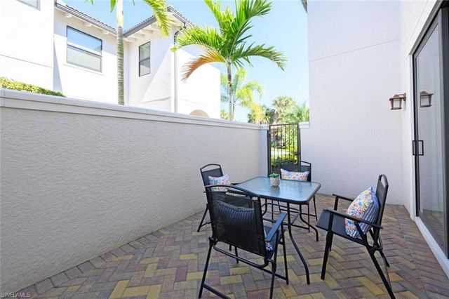 1326 Kendari TER, Naples, FL 34113