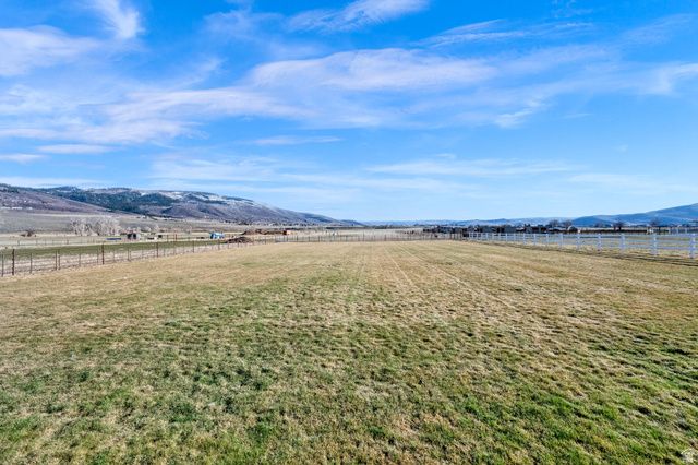 352 E BOULDERVILLE RD, Oakley, UT 84055