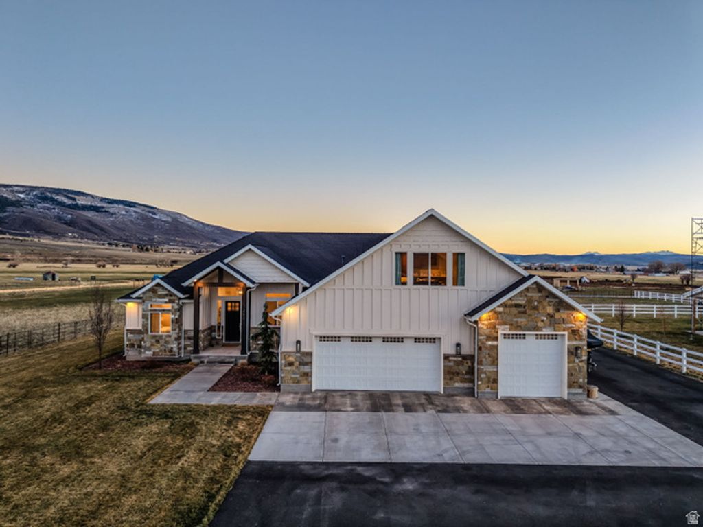 352 E BOULDERVILLE RD, Oakley, UT 84055