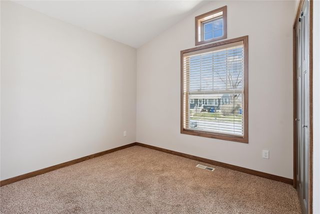 1009 10th Street NW, Cedar Rapids, IA 52405