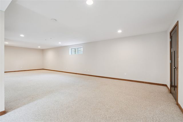 1009 10th Street NW, Cedar Rapids, IA 52405