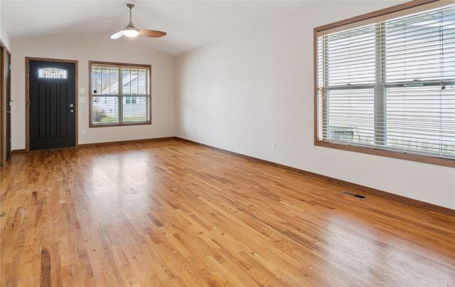 1009 10th Street NW, Cedar Rapids, IA 52405