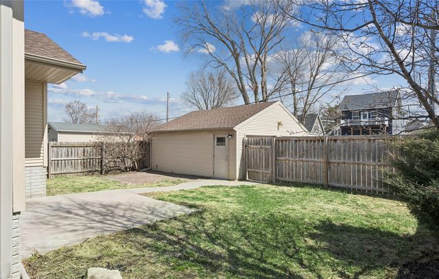 1009 10th Street NW, Cedar Rapids, IA 52405