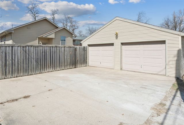 1009 10th Street NW, Cedar Rapids, IA 52405