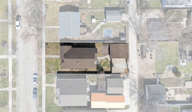 1009 10th Street NW, Cedar Rapids, IA 52405