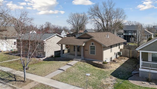 1009 10th Street NW, Cedar Rapids, IA 52405