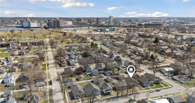 1009 10th Street NW, Cedar Rapids, IA 52405