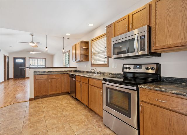 1009 10th Street NW, Cedar Rapids, IA 52405