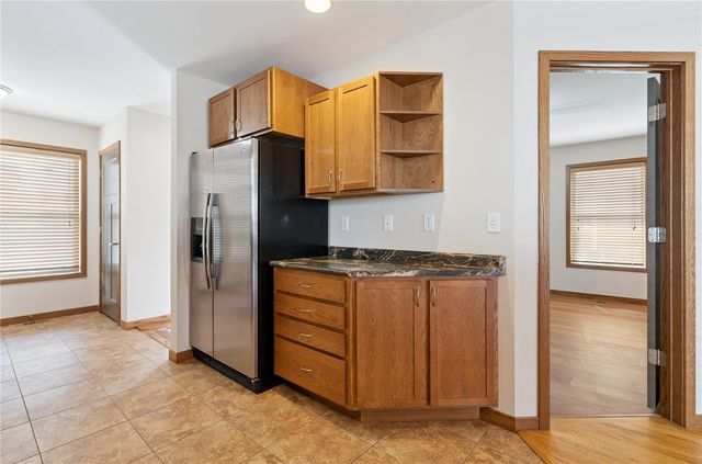 1009 10th Street NW, Cedar Rapids, IA 52405