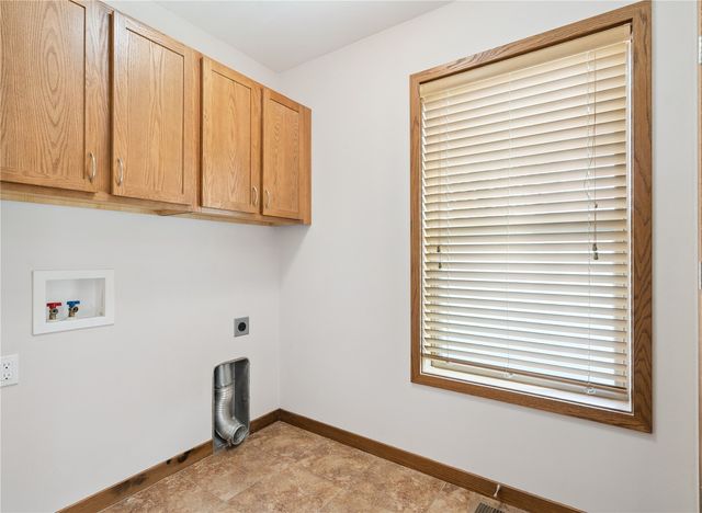 1009 10th Street NW, Cedar Rapids, IA 52405