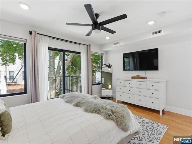 22 Lincoln Street 3, Jersey City, NJ 07307
