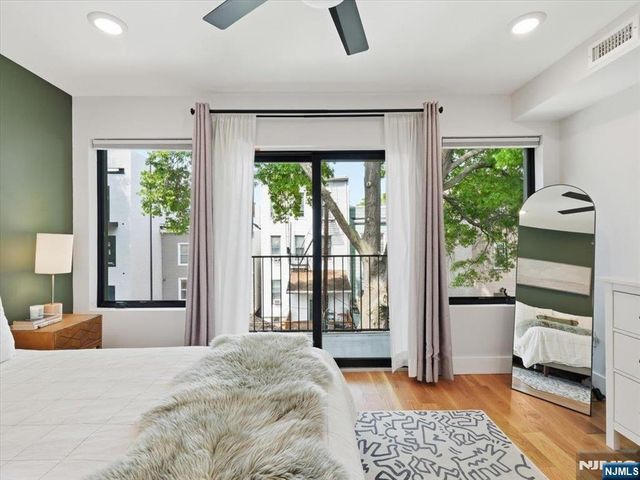 22 Lincoln Street 3, Jersey City, NJ 07307