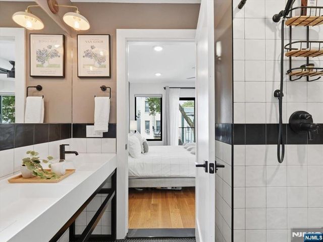 22 Lincoln Street 3, Jersey City, NJ 07307