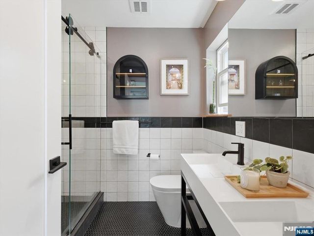 22 Lincoln Street 3, Jersey City, NJ 07307