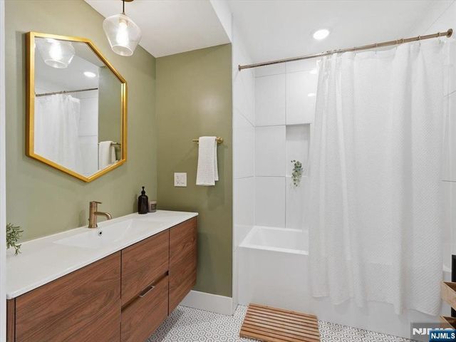 22 Lincoln Street 3, Jersey City, NJ 07307
