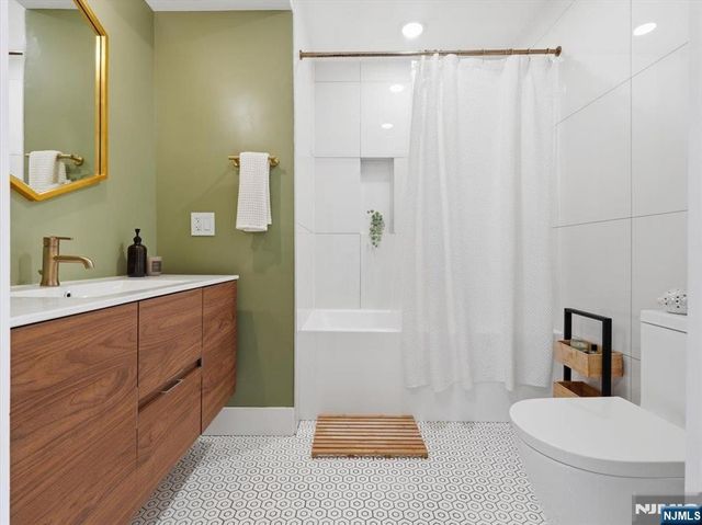 22 Lincoln Street 3, Jersey City, NJ 07307