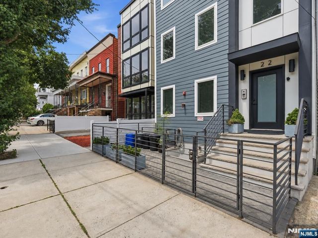 22 Lincoln Street 3, Jersey City, NJ 07307